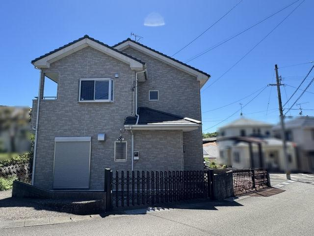 高知市瀬戸南町1丁目　中古戸建ての前面道路含む現地写真