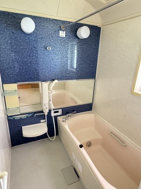 高知市瀬戸南町1丁目　中古戸建ての浴室