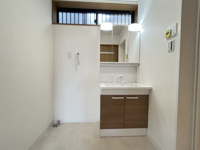 ◆リフォーム済◆スーパー・ドラッグストア・銀行・コンビニ・バス停が徒歩５分以内◆宇治市宇治野神の独立洗面台|洗面化粧台