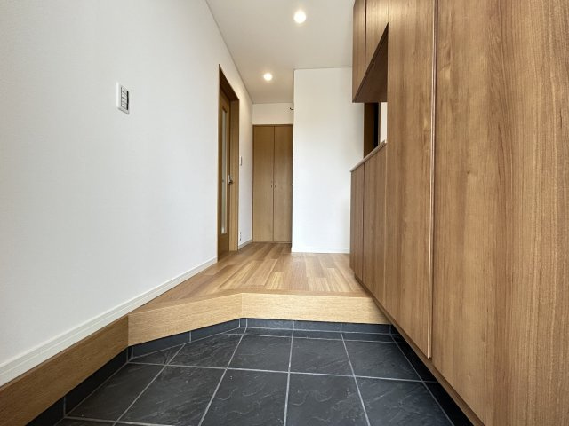 ◆リフォーム済◆スーパー・ドラッグストア・銀行・コンビニ・バス停が徒歩５分以内◆宇治市宇治野神の玄関|玄関