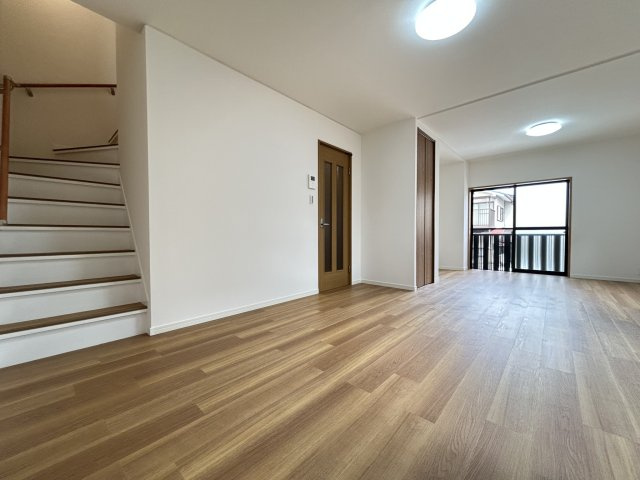 ◆リフォーム済◆スーパー・ドラッグストア・銀行・コンビニ・バス停が徒歩５分以内◆宇治市宇治野神の居間・リビング|リビング