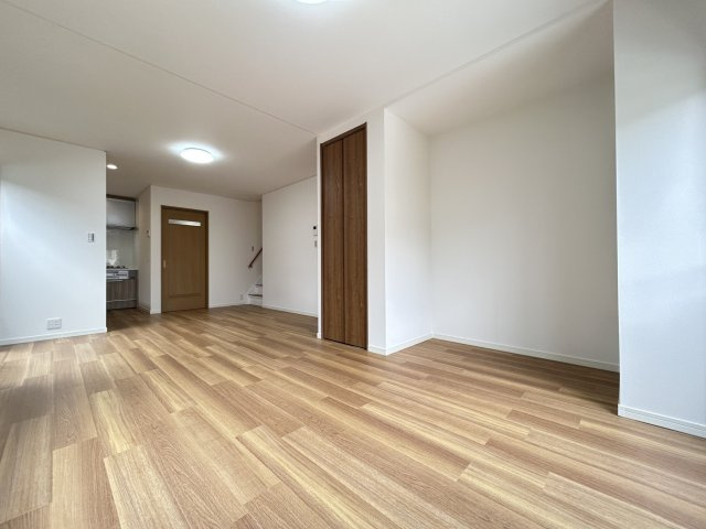 ◆リフォーム済◆スーパー・ドラッグストア・銀行・コンビニ・バス停が徒歩５分以内◆宇治市宇治野神の居間・リビング|リビング