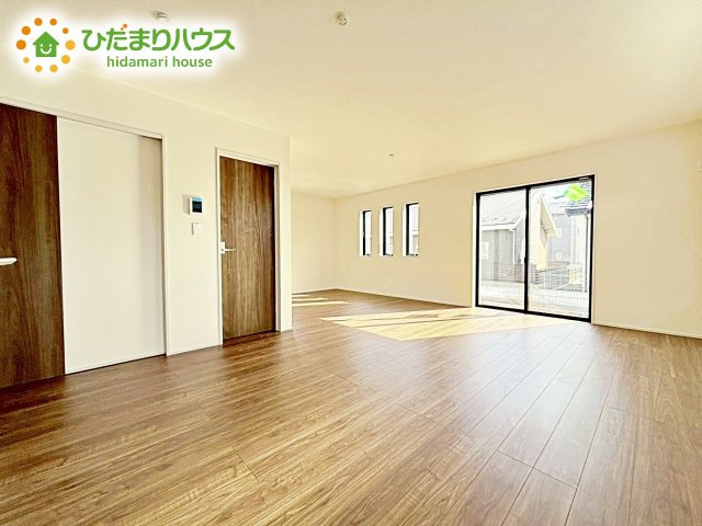 【居間・リビング】 | 水戸見川12期　新築戸建　1号棟 | お子様が元気に遊べる広々としたリビングです。