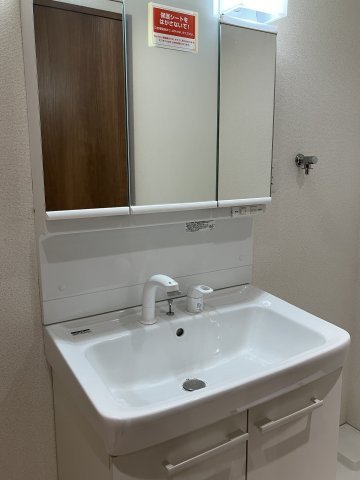 南加木屋駅前ビルの独立洗面台