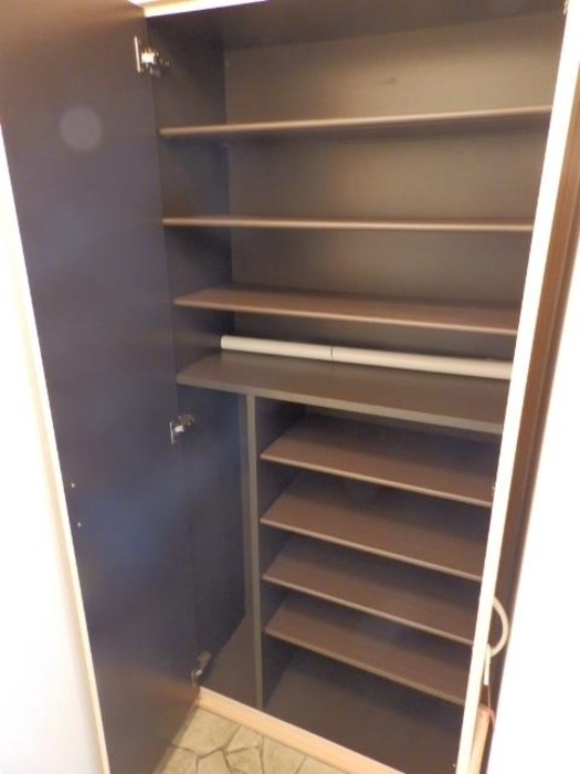 ビレッジ北久保 C棟の収納|シューズボックス