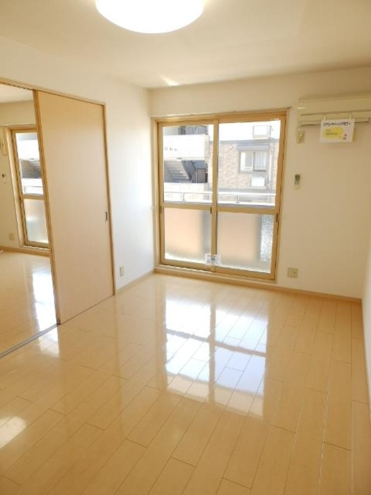 ビレッジ北久保 C棟の居間・リビング|LDK（エアコン付）