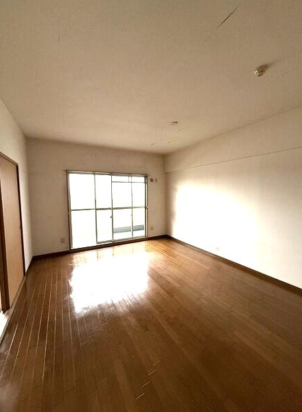 鴻の巣ヒルズビルの居間・リビング