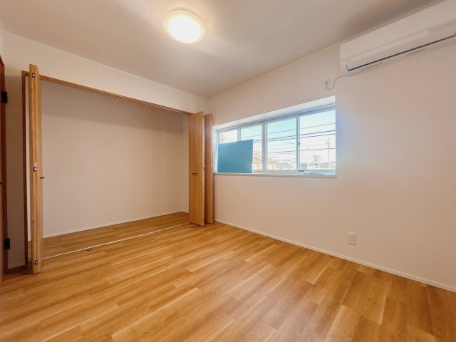 岡崎市日名本町の洋室