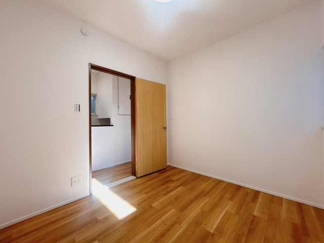 岡崎市日名本町の洋室