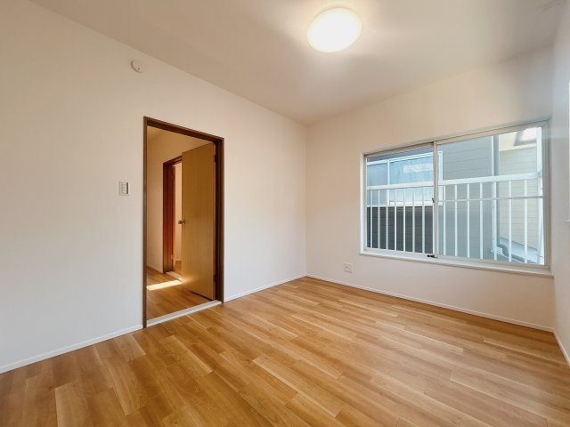 岡崎市日名本町の洋室