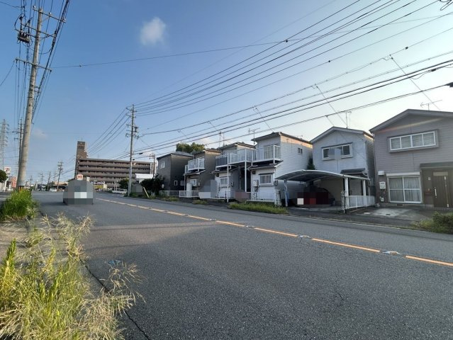 岡崎市日名本町の前面道路含む現地写真