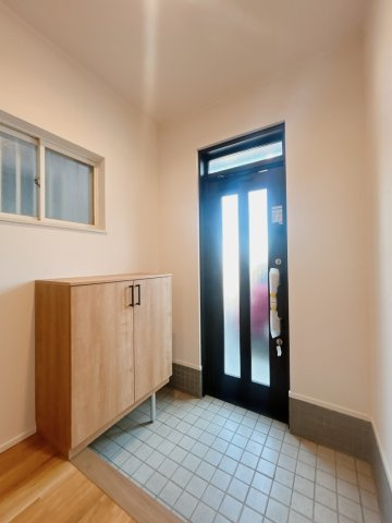 岡崎市日名本町の玄関