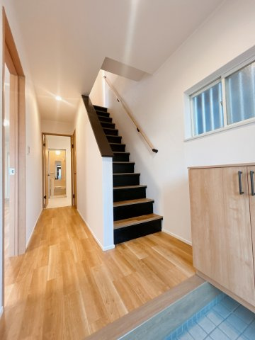 岡崎市日名本町の玄関