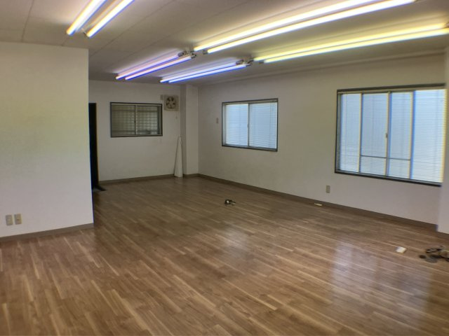 南加木屋駅前ビルの居間・リビング