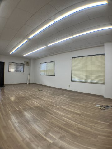 南加木屋駅前ビルの洋室