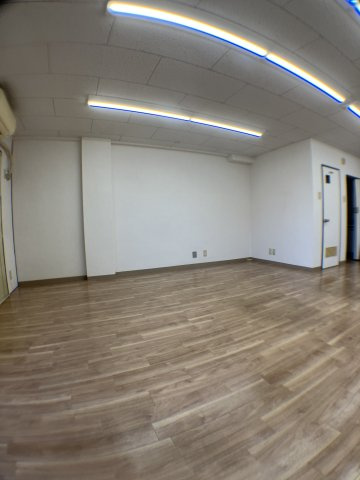 南加木屋駅前ビルの洋室