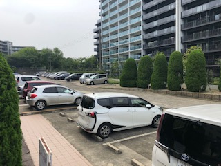 千里南町第一次住宅　A-3 棟の駐車場