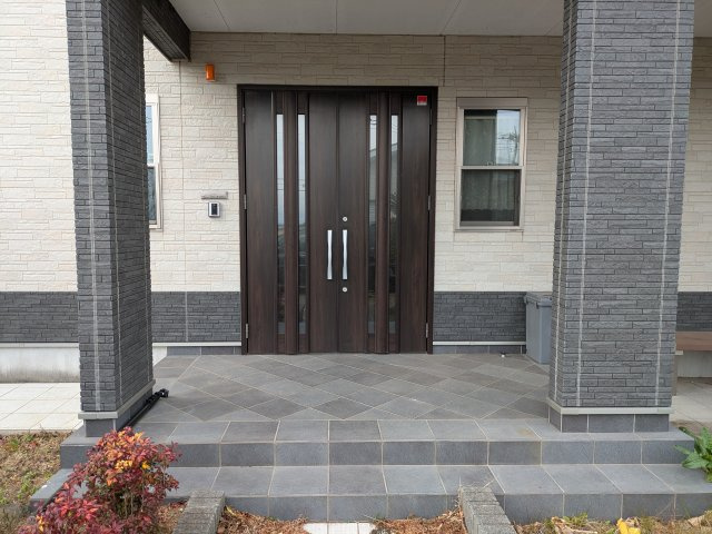 東金市菱沼　中古戸建の玄関