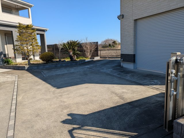東金市菱沼　中古戸建の駐車場