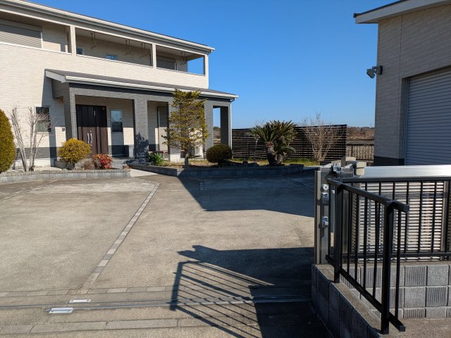 東金市菱沼　中古戸建の駐車場