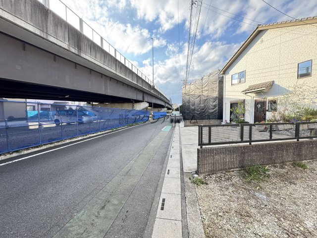 飯能市中居・全1棟　新築一戸建　～両面道路・全居室6帖以上～の前面道路含む現地写真|2025年11月14日撮影