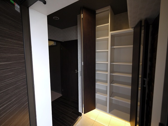 六甲壱番館の玄関|落ち着いた玄関です