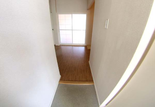 ビバライフの玄関|明るい玄関です