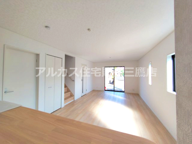 【内覧動画公開中！】調布市深大寺東町１丁目 京王線 つつじヶ丘駅 新築戸建の居間・リビング