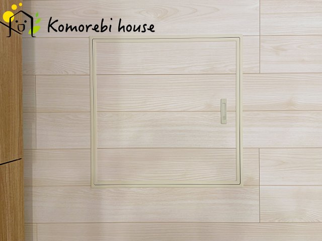 上尾市井戸木1丁目　2期　新築一戸建て　ブルーミングガーデン　01の収納|調味料やストック食材、非常用品までまとめてしまえる床下収納。キッチン周りがすっきり片付き、必要な時にさっと取り出せる“賢い収納スペース”として毎日の家事を支えます。															