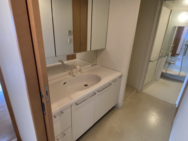 ポレスター神拝アクアステージの独立洗面台