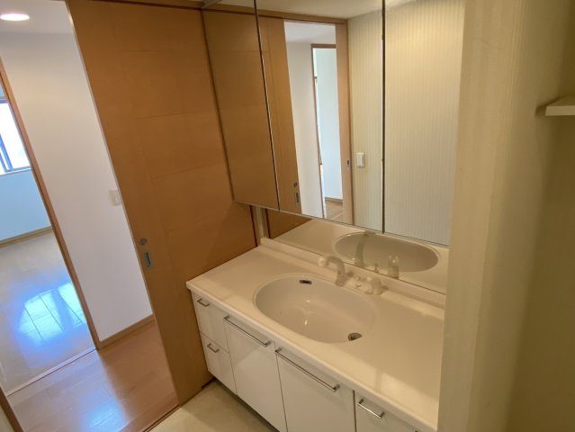 ポレスター神拝アクアステージの独立洗面台