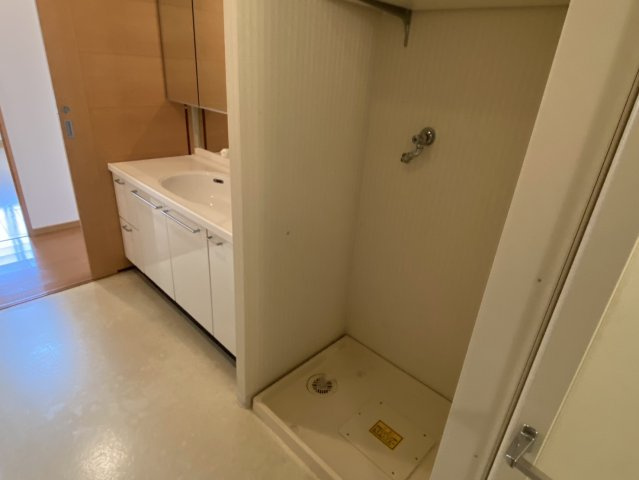 ポレスター神拝アクアステージのランドリースペース