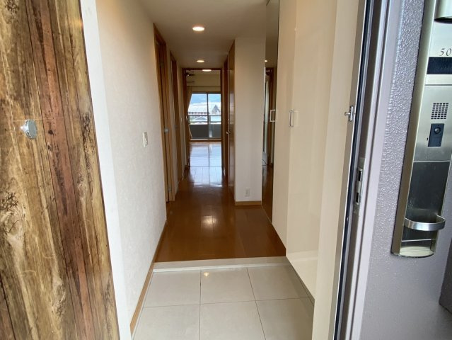 ポレスター神拝アクアステージの玄関