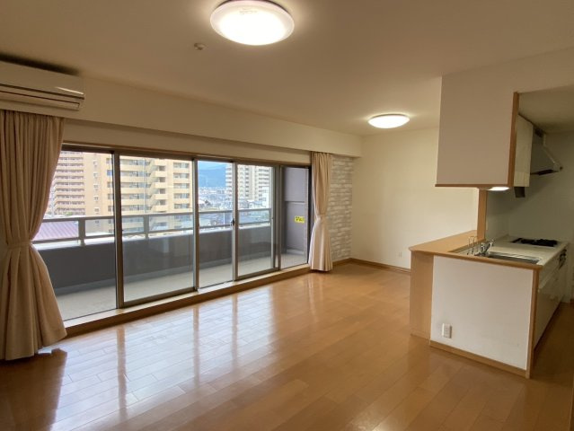 ポレスター神拝アクアステージの居間・リビング