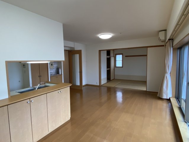 ポレスター神拝アクアステージの居間・リビング