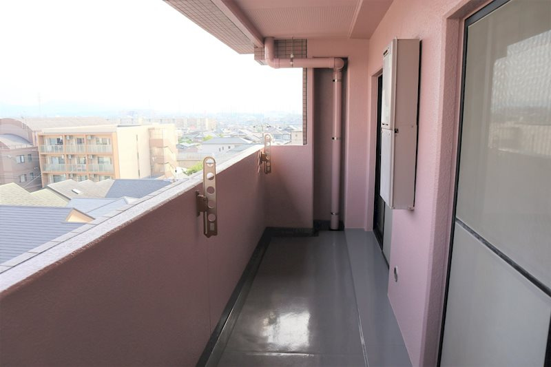 岸和田市土生町２丁目の賃貸マンションのバルコニー|外からの目が気にならないバルコニーで洗濯物が干せます
