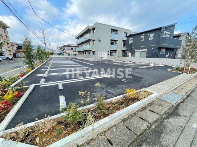 シャーメゾンステージ時津町の駐車場