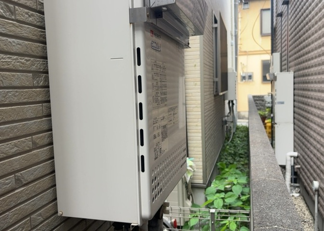 【発電・温水設備】 | 省エネ給湯器とは従来型の給湯器より熱効率が高く、少ない燃料でたくさんのお湯を沸かすことが出来る高効率な給湯器のことを指します。また、省エネ給湯器には種類があり、利便性や効果なども様々です。