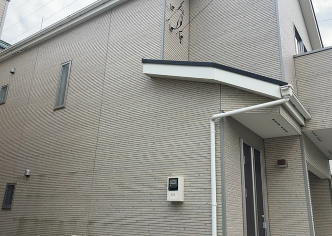 【構造・工法・仕様】 | 木造住宅とは土台、壁、柱など建築物の強度を支える構造体の材に木が使用されている構造を指します。構造体は建物の自重を支えるだけではなく風圧や水圧、積裁荷重などあらゆる衝撃に耐えるための基礎です。