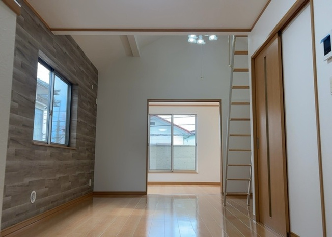 【居間・リビング】 | リビングの間取りの種類は大きくわけてリビングとダイニングが別になっているタイプ、リビングダイニング一体型です。どちらも一長一短ですので、家を選ぶ時はその両面をチェックして決めるようにしましょう。