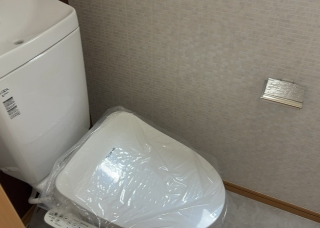 【トイレ】 | トイレは大きさや形、機能、抗菌性などが異なる多種多彩なタイプが各メーカーから出ています。それぞれに良さがあるため、事前にどういったタイプのトイレがいいのかをご家庭内で決めて、内見に行くといいでしょう。