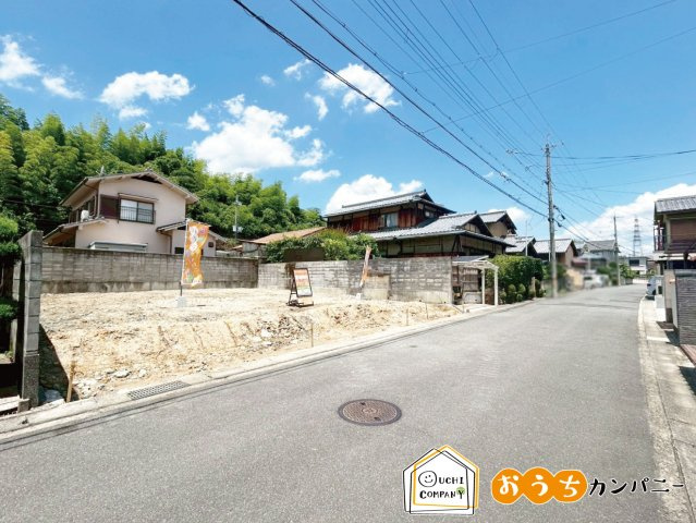 大枝西新林町1丁目　区割②　1号地　新築参考プラン　建築条件付土地の外観|物件のことはもちろん、教育施設・スーパー・商業施設・公園・公共機関といった周辺の住環境も車でご案内します。
ぜひ現地で暮らしやすさなどイメージして下さい！