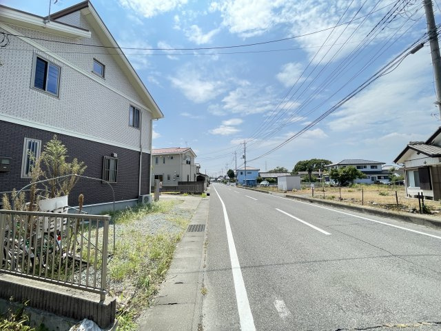 藤岡市本動堂　中古1980の前面道路含む現地写真