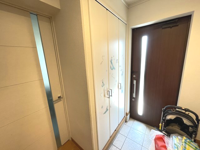 藤岡市本動堂　中古1980の玄関