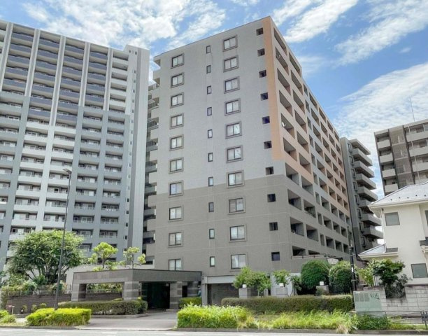 クレストフォルム横浜グランイーストの外観