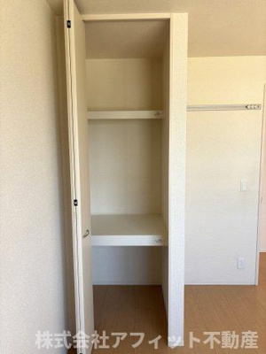 【その他】 | サニーコート水呑　A棟 | 洋室5.5帖の収納