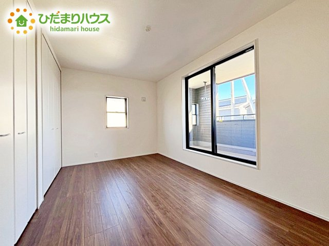 【寝室】 | 水戸見川12期　新築戸建　3号棟 | バルコニーに面していて、たっぷり光りの入る明るい主寝室です！