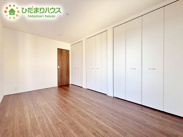 【寝室】 | 水戸見川12期　新築戸建　3号棟 | 壁紙はシンプルで清潔なホワイトで統一しています。朝の光をたっぷり浴びながら一日をスタート！目覚めは明るくあたたかな場所で。