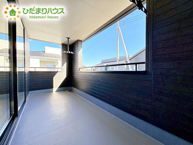 【バルコニー】 | 水戸見川12期　新築戸建　3号棟 | インナーバルコニーは広々としていてお洗濯が楽ちんです。また日当たりを好む植物を育てるにはぴったりの空間なので、ガーデニングの場としても楽しむことができます
