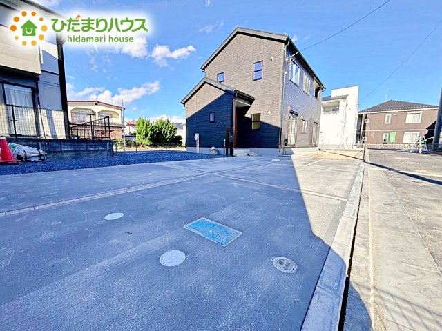 【駐車場】 | 水戸見川12期　新築戸建　3号棟 | ゆったりとしたカースペースで、ファミリーカーや軽自動車もラクラク駐車出来ますね♪